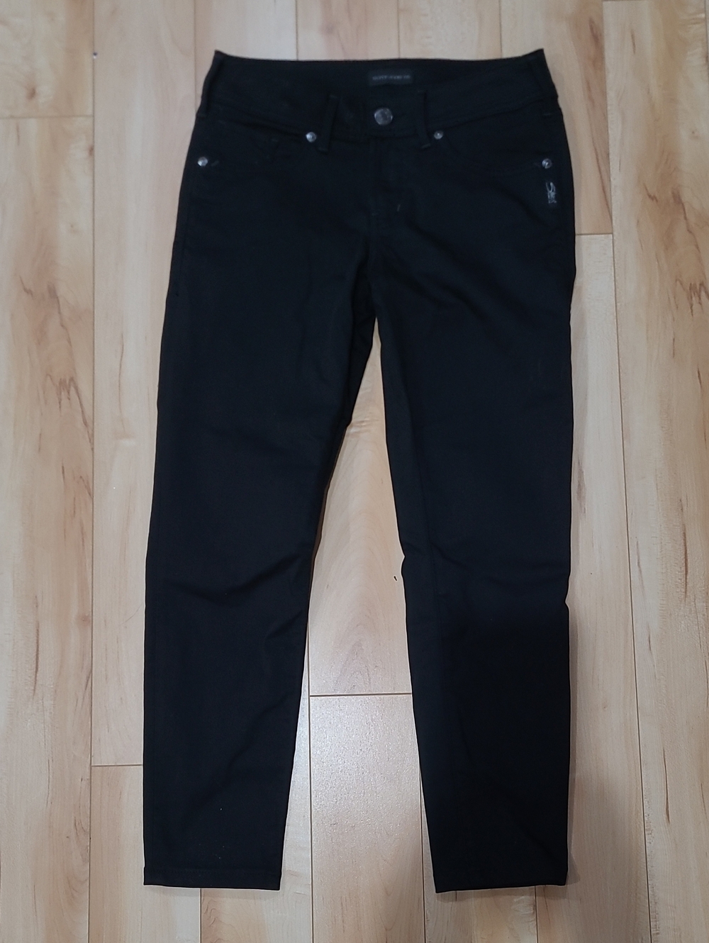Silver Women's Size 28 Suki Super Skinny Black Pants